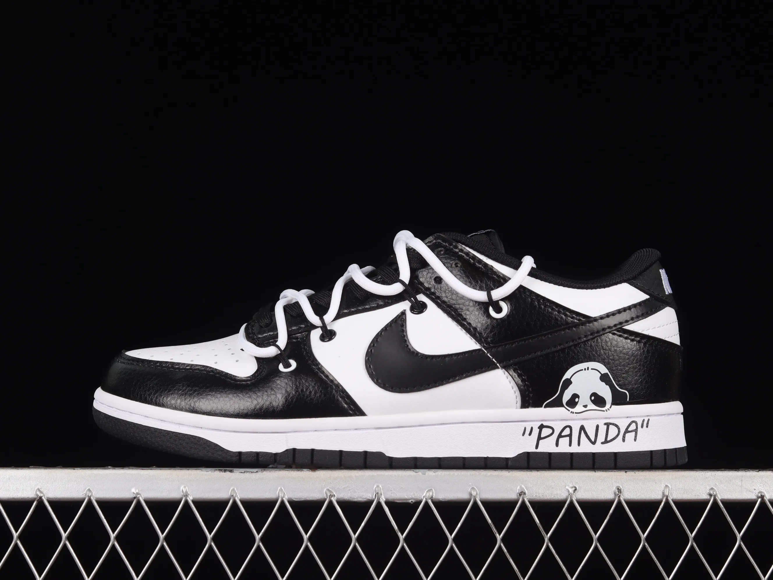 All Categories Nk SB Dunk Series Nk SB Dunk Low Low-top sneakers Nk Dunk Low "Black" Panda style Customized version of deconstructed shoelace graffiti low-top sneakers DD1391-100